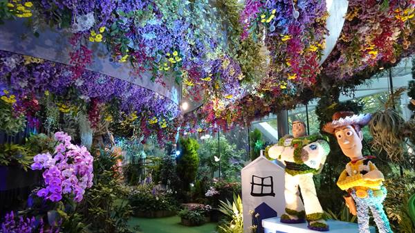 Garden By The Bay - Floral Fantasy