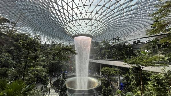 Changi Airport-The Jewel Rain Vortex