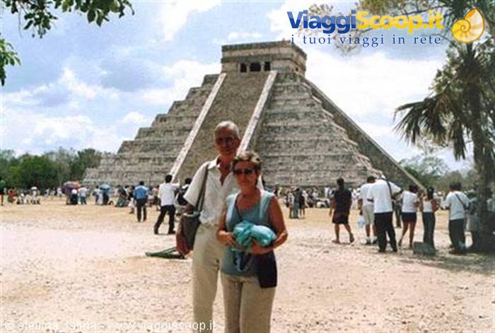 Chichen-Itzá: waiting for the feathered serpent
