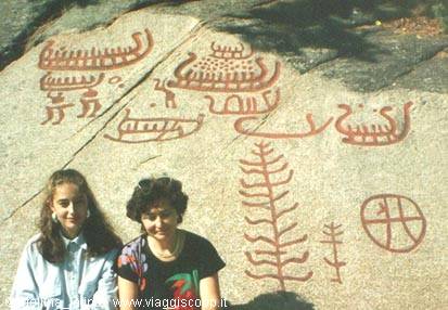 rock carvings before Tanumshede