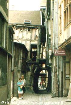 Troyes, Ruelle des Chats emblem of the city