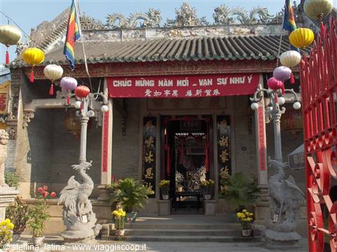 Hoi An: the ancient houses, congregations and altars