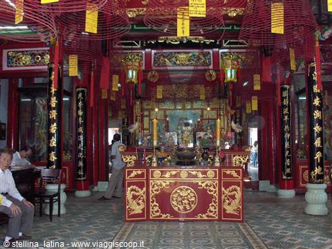 Hoi An: the ancient houses, congregations and altars