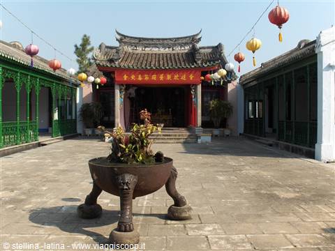 Hoi An: the ancient houses, congregations and altars