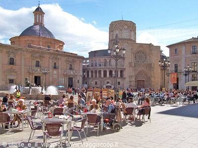 Plaza de la Virgen in Valencia, outdoor café tables before the Gothic cathedral