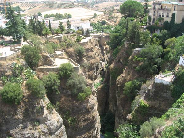 Jardines de Cuenca terraces above the Tajo gorge in Ronda, sunny greenery