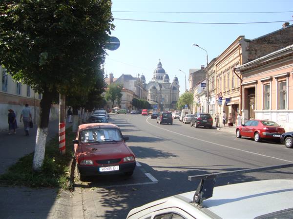 Cars parked along the tree-lined avenue in front of Târgu Mureș Orthodox Cathedral
