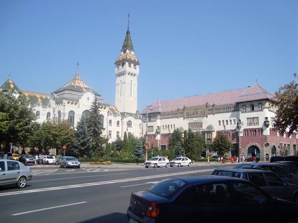 Culture Palace with tiled tower and street traffic under blue sky