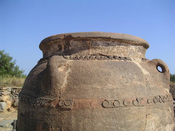 Malia - pithos in the anaktoron