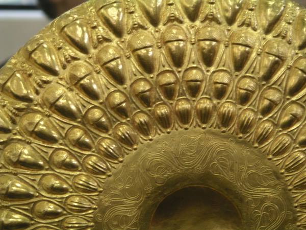 Himera - 'golden phials' detail.