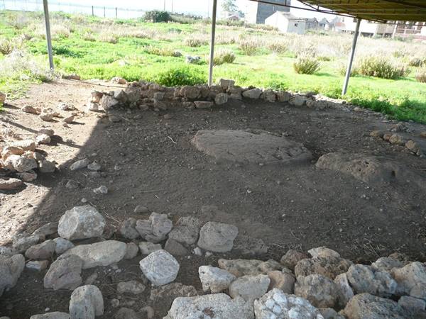 THAPSOS - circular hut - middle Bronze Age (14th-13th century BC)