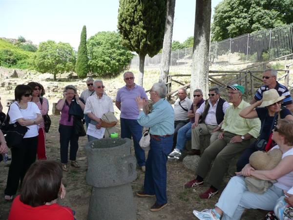 MORGANTINA - north stoa - speaker prof. Ciccio Gurrieri