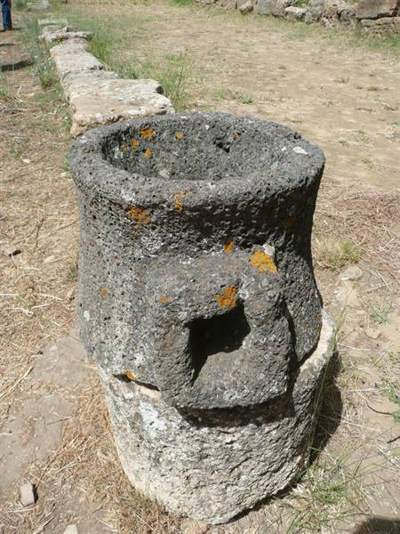 MORGANTINA north stoa - basalt millstone
