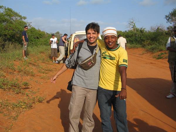 Alessio and Dida - road to Tsavo East