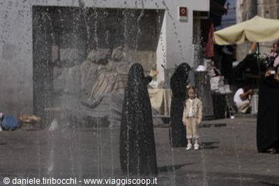 WOMAN BEHIND THE FOUNTAIN