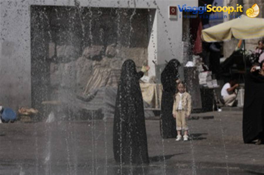 WOMAN BEHIND THE FOUNTAIN