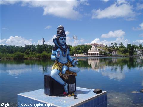 Grand Bassin - Hindu Temple