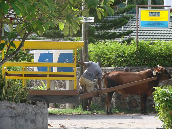 a taxi in la digue