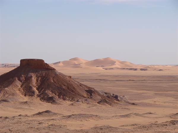 beginning of the dunes of the Erg Ubari