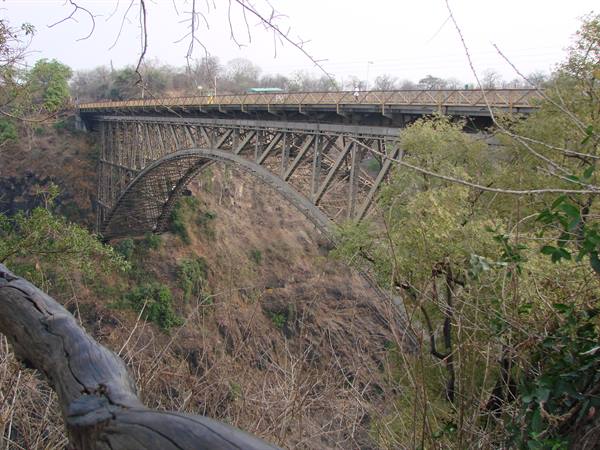 bridge over the Zambezi river that divides Zimbabwe from Zambia