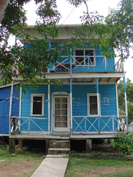 typical houses in La Loma