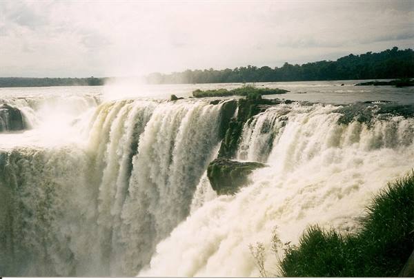 iguassu seen from Argentina - the devil's throat