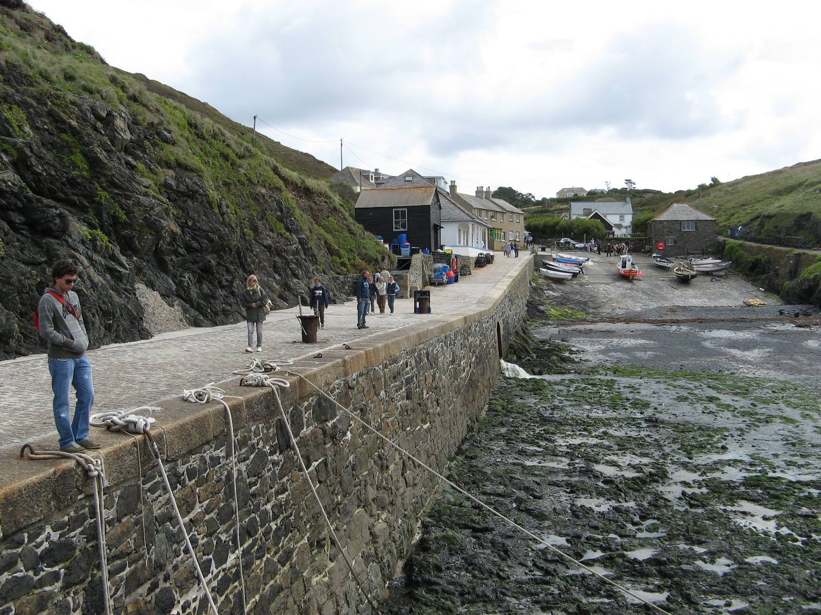 Low tide at Mullion Cove ( Lizard)