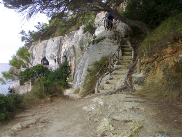 path to Cala Macarelleta