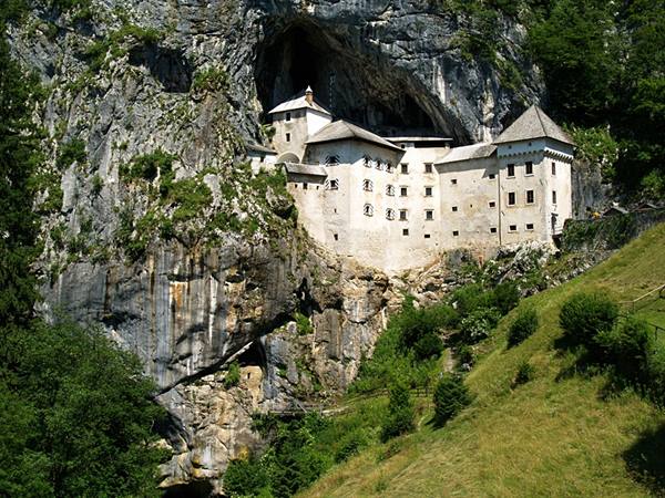 Predjama Castle