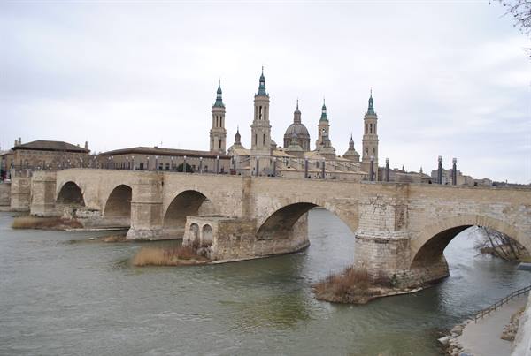 Stone bridge over the Ebro river with the Basilica del Pilar in Zaragoza
