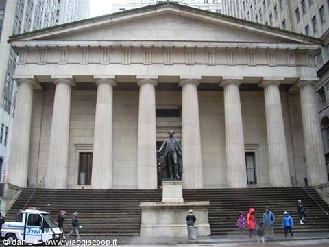 Federal Hall on Wall Street, Washington statue in front of marble columns