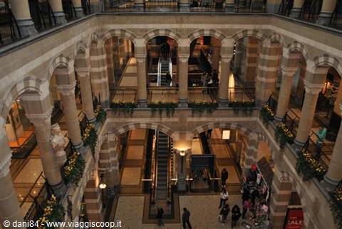 magna plaza (inside)