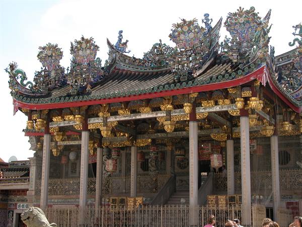 Khoo Kongsi Chinese temple in Penang, ornate tiled roof, stone columns and golden lanterns
