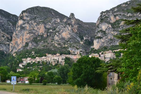 Moustiers Sainte-Marie: the star of Provence
