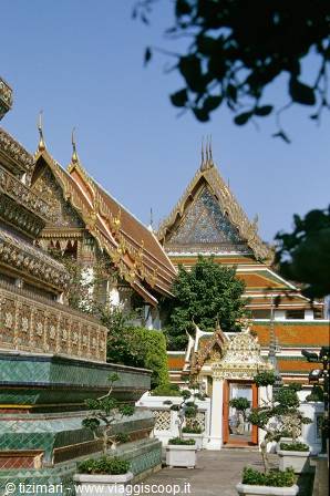 Gilded roofs and mosaic-decorated chedi at Wat Pho, Bangkok