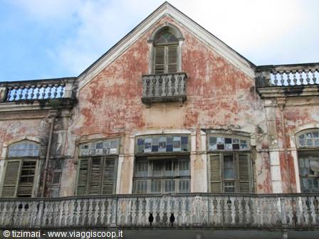 old colonial houses