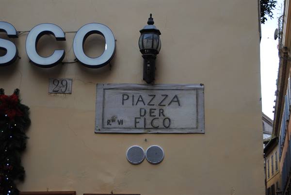 Marble sign of Piazza der Fico in Rome, with lantern and house number 29