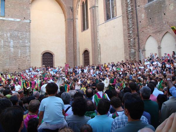 The blessing of the Drago contrada horse