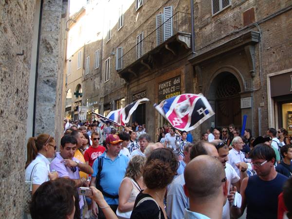 The Istrice contrada arrives