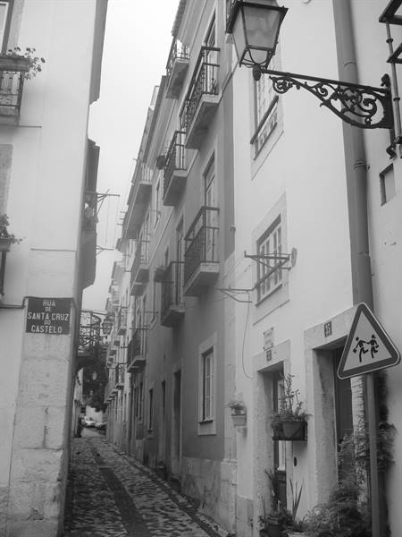 Alleys at the foot of the castle
