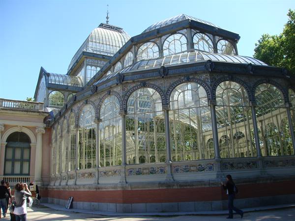 The crystal palace inside the Parque del Buen Retiro