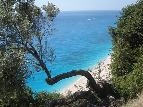 The beach of Egremni