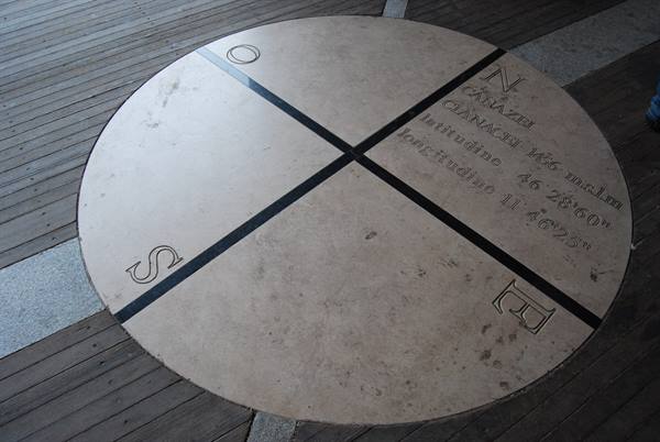 Round stone compass rose with engraved coordinates marking Chiazzé, 1119 meters
