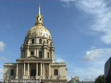 Golden dome of Les Invalides church in Paris against a blue sky