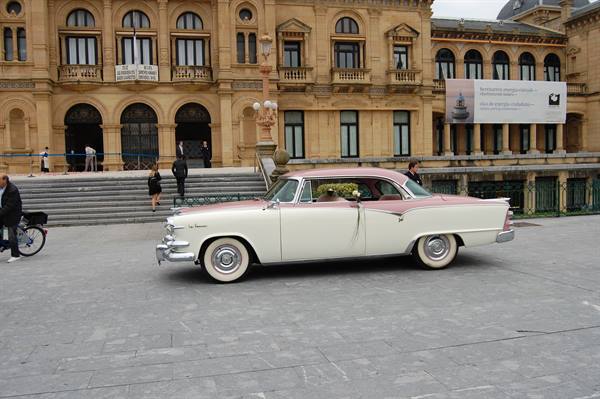 Vintage white and pink car in front of San Sebastián city hall