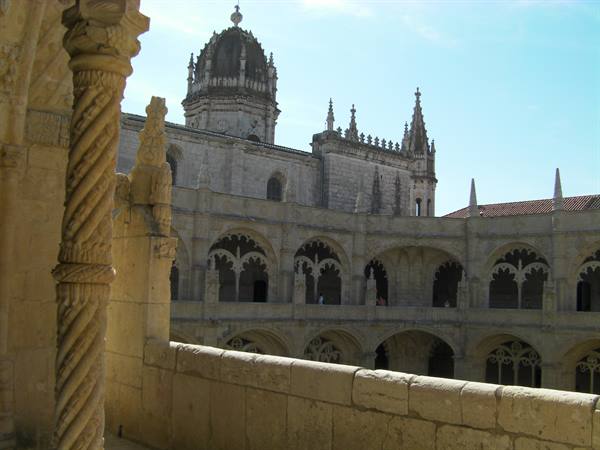 Manueline cloister of the Jerónimos Monastery, carved stone columns under sunlight