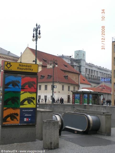 metro entrance namesti republiky
