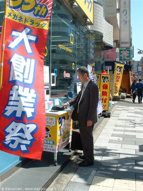 there was a free glasses-cleaning service on the street