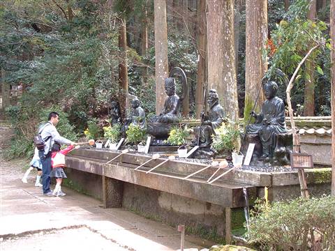 purifying spring at daigo-ji