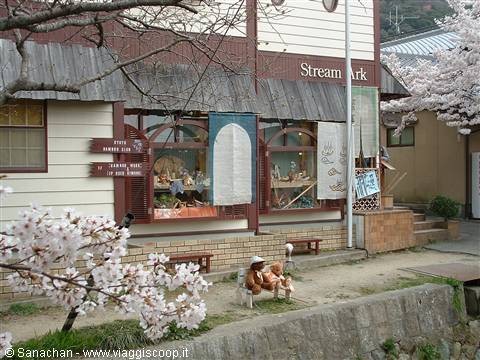 cute little shop along the avenue...